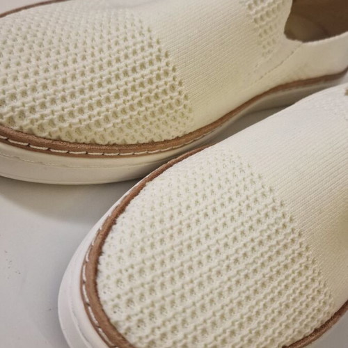 Ugg moccasins new, size 38, white beige