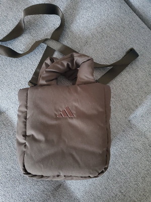 Adidas small puffy crossbody bag like new, black