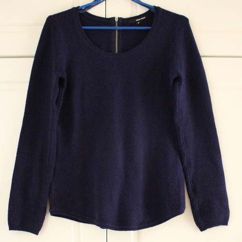 Pullover with round neckline dark blue like new, size M