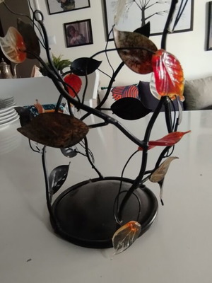 Decorative tealight candle holder with leaves like new