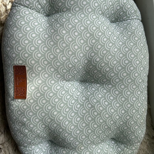 Pet bed for small pets like new