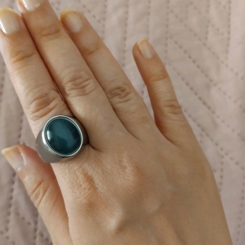 Steel ring with green stone like new