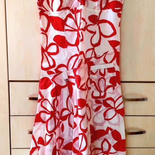 Summer dress with floral pattern and side tie