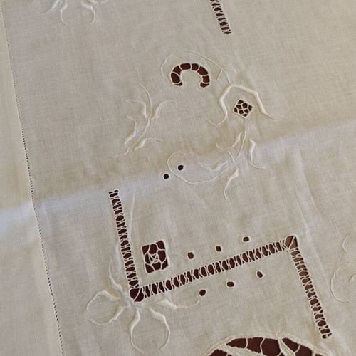 Handmade cutwork tablecloth 170x170, like new