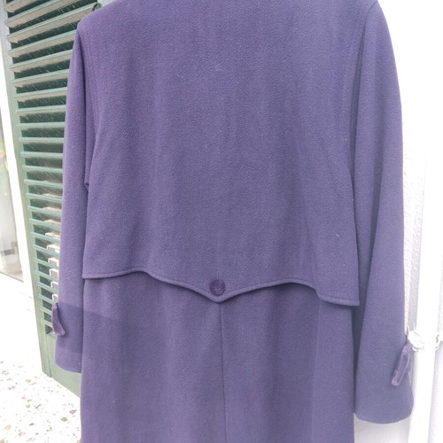 Vintage wool purple coat used, size 40 with velvet details