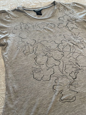 Guess women's T-shirt used, grey with black tropical flower design, size L