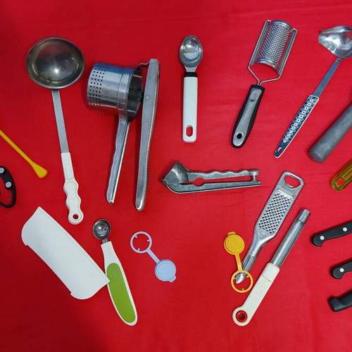 Kitchen tools used, set of 20 pieces with knives