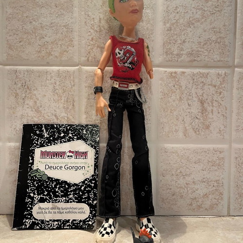 Monster High Deuce Gorgon doll used with missing left hand tip