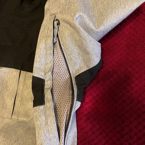 Volcom Ski Jacket 10k like new, waterproof 10,000