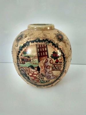 Royal Satsuma porcelain vase used, height 14 cm