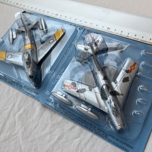 Αεροπλάνα jet F86 Sabre και MIG 17 καινούργια, κλίμακα 1/100, πακέτο 2
