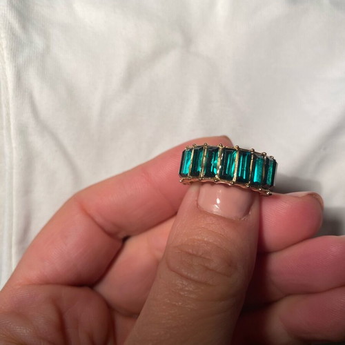 Ring with green beads like new