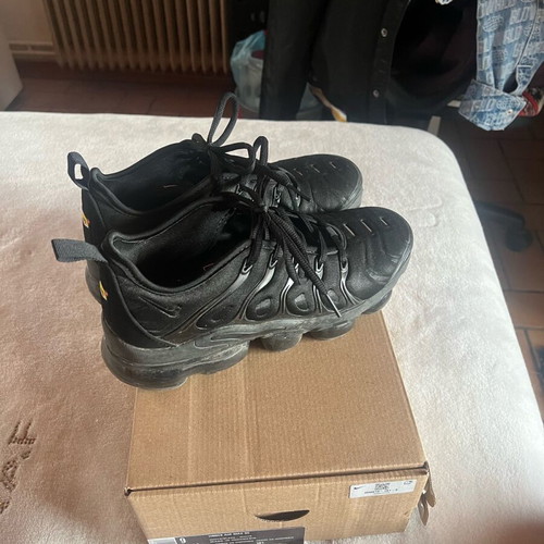 Nike Vapormax black sneakers like new, size 40