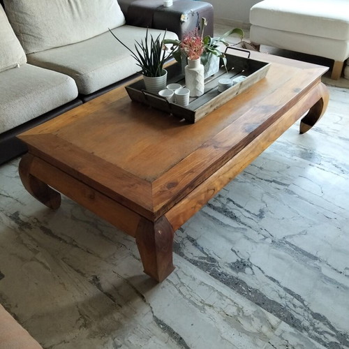 Living room coffee table made of solid honey wood, like new