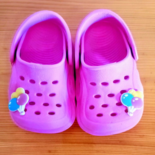 Children's beach clogs pink size 21 used