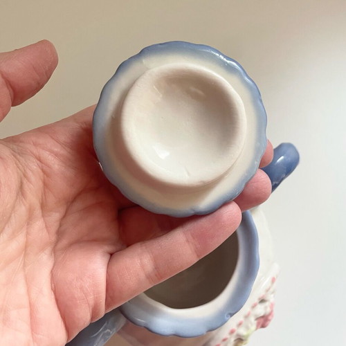 Porcelain decorative sugar bowl with lid like new