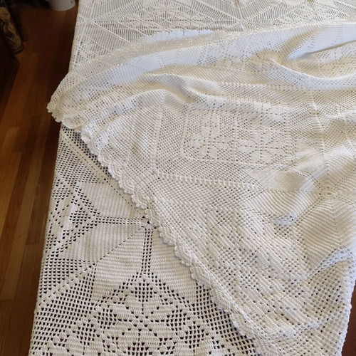 Handmade knitted blanket 190x200 like new