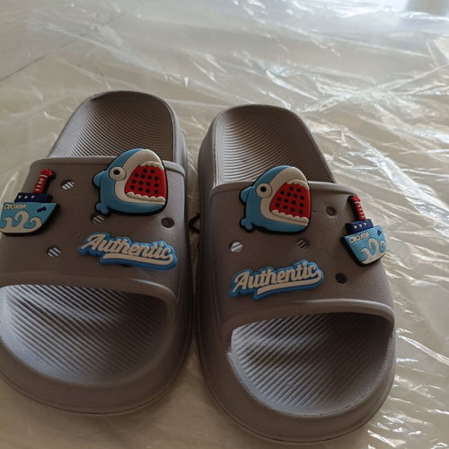Children's slides gray size 30-31 like new, EVA material