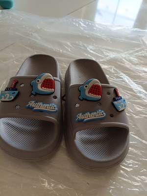 Children's slides gray size 30-31 like new, EVA material