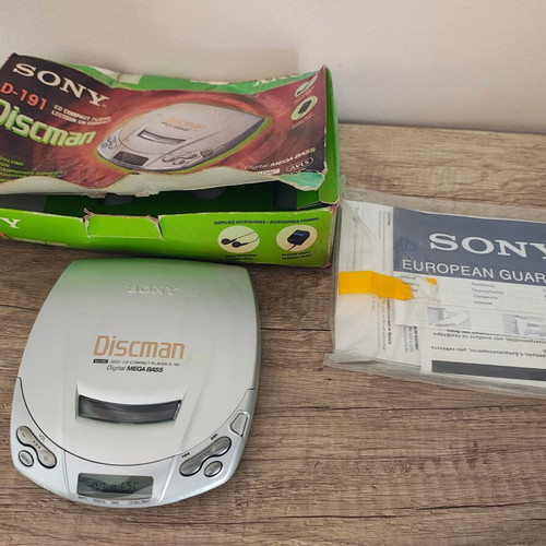 Sony D-191 Discman used, does not read discs