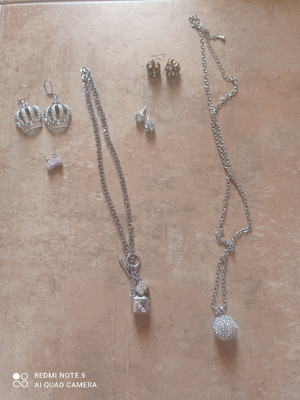 Necklace with earrings like new, all together