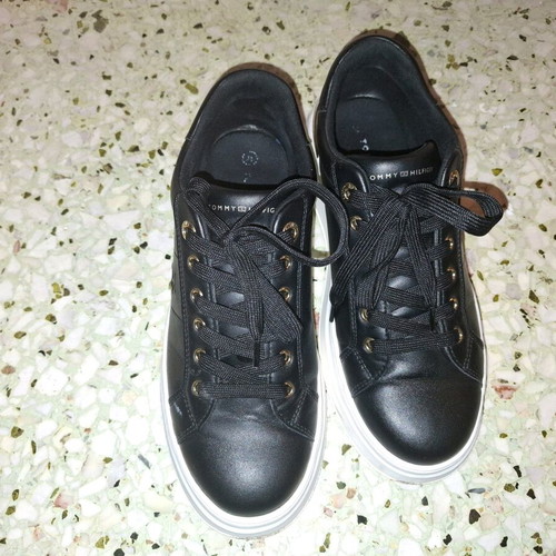 Tommy Hilfiger shoes size 39 like new, black