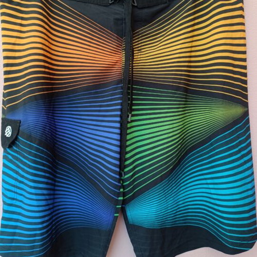 Hurley Phantom board shorts XXL, black with rainbow warp design