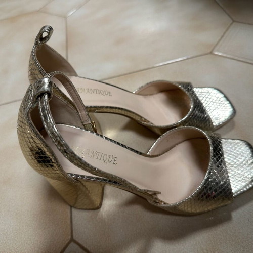 Sandals with 9cm square heel gold like new, size 37