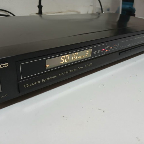 Technics ST 500 AM/FM stereo tuner used in very good condition