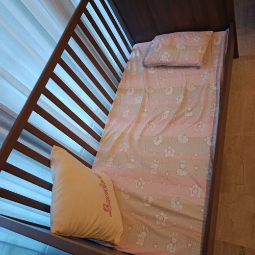 Baby cot like new with mattress 70x140 cm