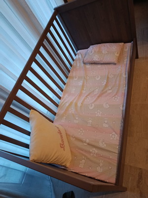 Baby cot like new with mattress 70x140 cm