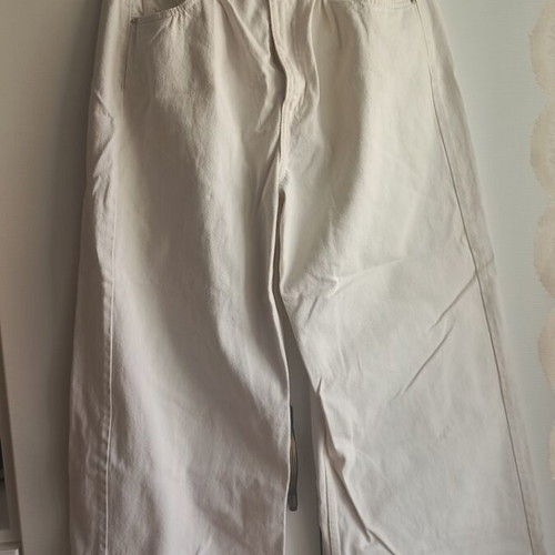 Sinsay white jeans with wide leg and pleated waist, size 40