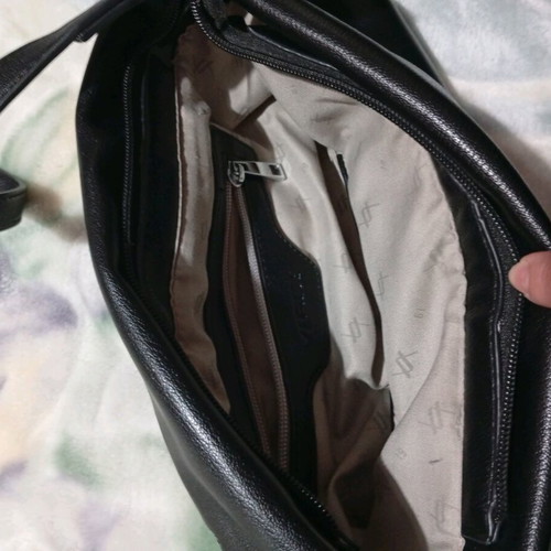 Verde black shoulder bag like new, crossbody