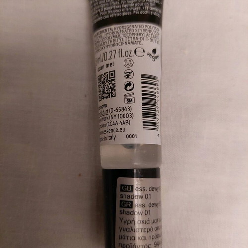 Essence Dewy Eye Gloss liquid eyeshadow used
