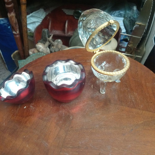 Decorative eggs used, two crystal bijouterie
