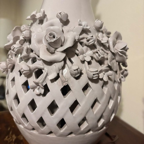 Capodimonte handmade table lamp used in excellent condition
