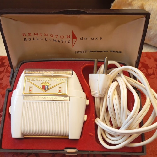 Remington Roll-A-Matic Deluxe vintage electric shaver like new
