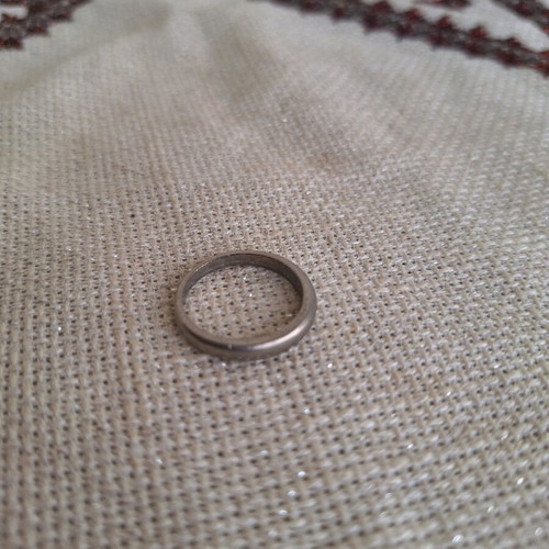 Ring size 18 silver like new, simple