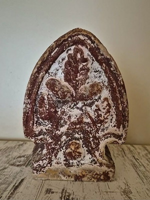 Old akrokeramo with oak leaves, height 24cm