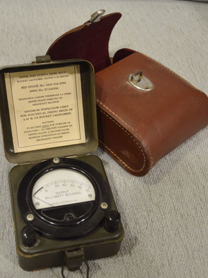 USA power meter WWII for M1 Bazooka like new with instructions and case