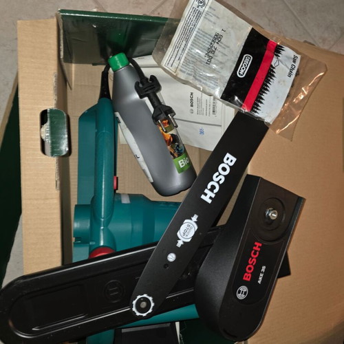 Bosch Electric Chainsaw 1900 W 35cm blade AKE 35 new
