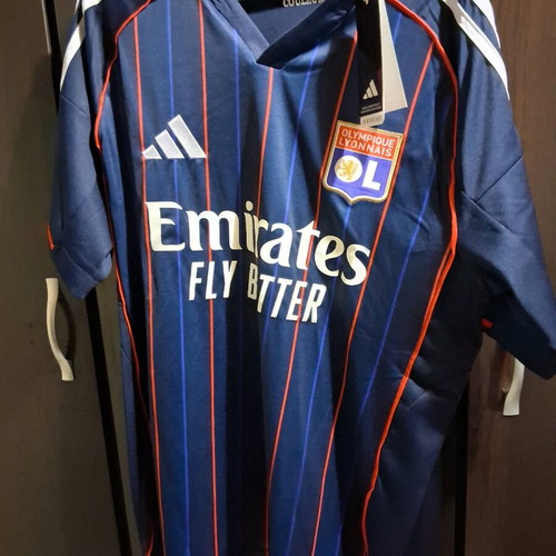 Lyon jersey new, size Large, authentic