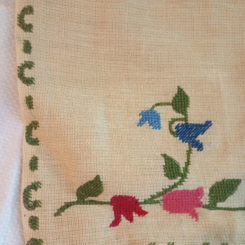 Set of 4 hand-embroidered napkins used