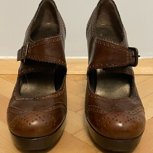 Stuart Weitzman leather shoes size 37.5 like new, brown