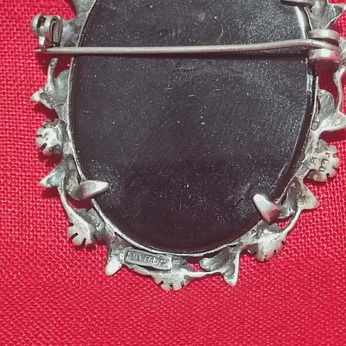 Vintage silver Cameo brooch 925 like new