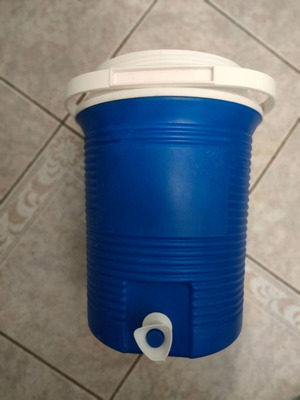 Camping cooler thermos like new, 7.6 liters capacity