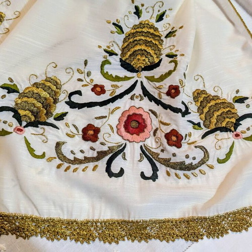 Handmade Sehmen Tsevres Table Runner 107x44 cm with Pinecone Embroidery