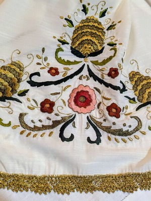 Handmade Sehmen Tsevres Table Runner 107x44 cm with Pinecone Embroidery