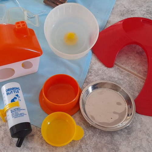 Bird cages like new with accessories and hamster gift set