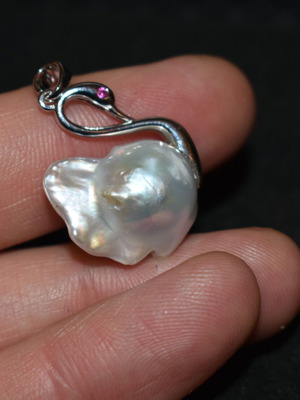 Freshwater pearl pendant new